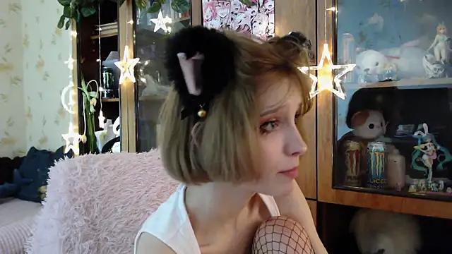 Snapshot of cloudgirrl chatting on 03-16-25, 03:39 cloudgirrl online show from 03-16-25, 03:39