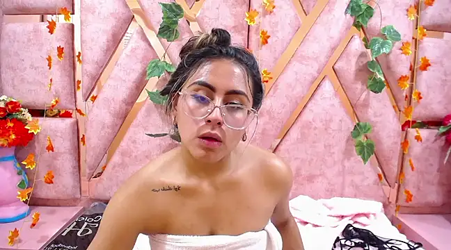 Freya Miller  online show from 12-07-24, 10:23