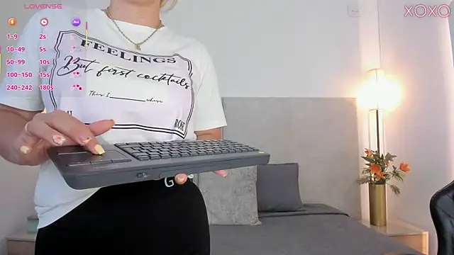 Saori newman online show from 04-02-26, 12:03