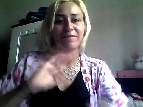 ariana crazzy online show from 02-20-25, 02:35