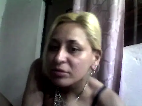 ariana crazzy online show from 03-04-25, 04:17