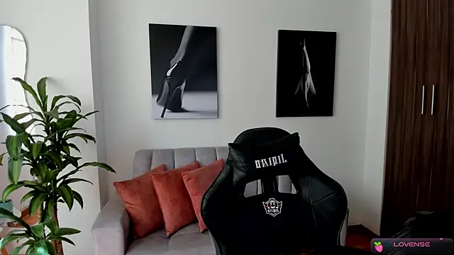 Emmy petit online show from 12-13-24, 03:11