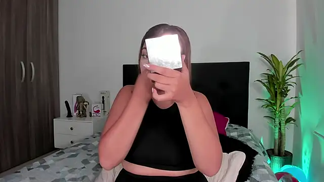 LaylaJewel online show from 02-17-25, 04:04