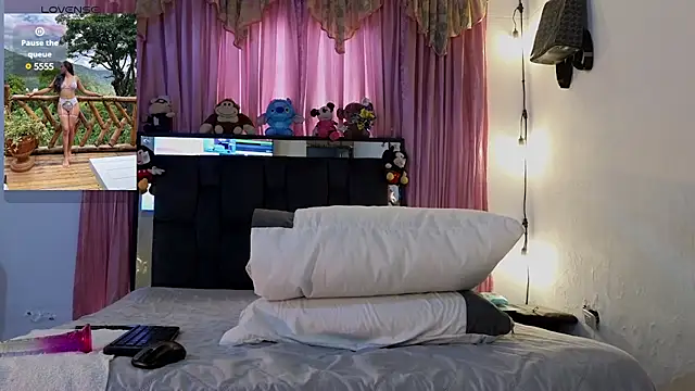 Snapshot of chloe_vasquez710 chatting on 03-12-25, 08:10 chloe vasquez710 online show from 03-12-25, 08:10