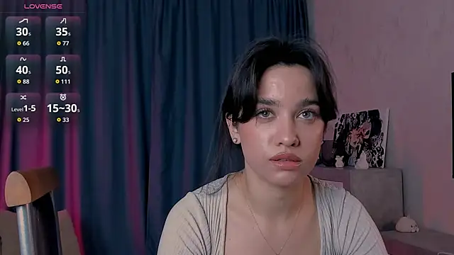 Snapshot of EmeliaReaper chatting on 10-17-25, 09:17 EmeliaReaper online show from 10-17-25, 09:17