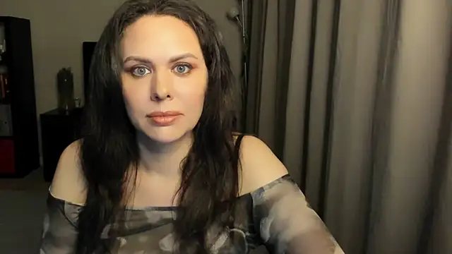 MollyCheiz online show from 07-18-26, 11:08