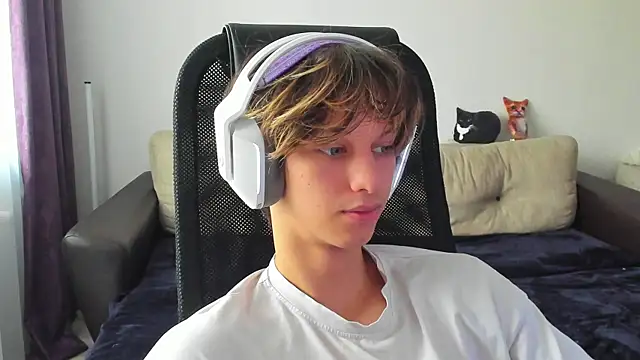 Ostin meow online show from 10-10-25, 08:35