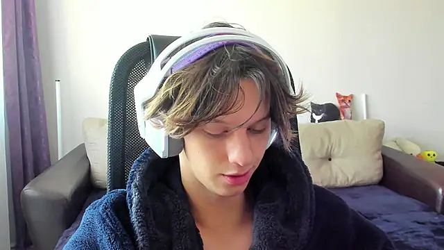 Ostin meow online show from 10-31-25, 08:04