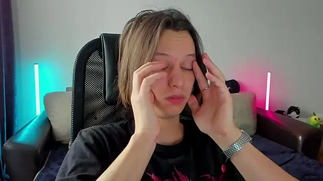 Ostin meow online show from 04-06-26, 06:03