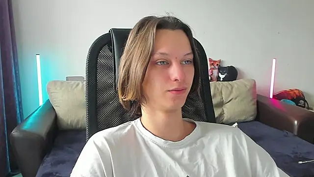 Snapshot of Ostin_meow chatting on 05-17-26, 08:55 Ostin meow online show from 05-17-26, 08:55