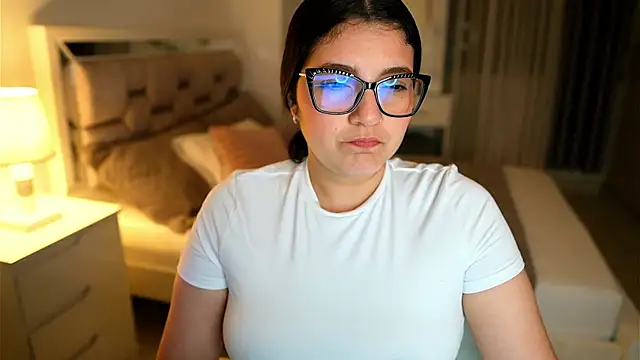 Camilaa bueno online show from 12-20-25, 11:23