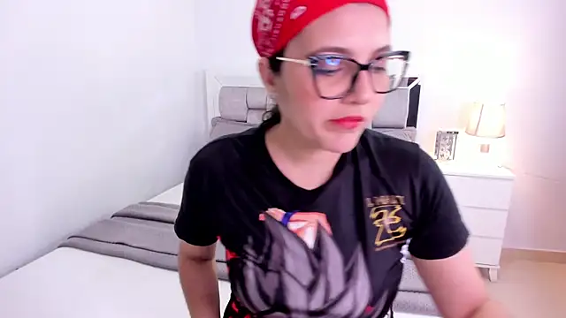 Camilaa bueno online show from 04-11-26, 12:04