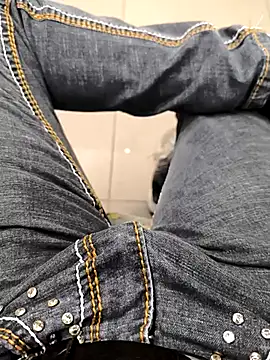 Snapshot of faaseel chatting on 10-29-25, 06:15 faaseel online show from 10-29-25, 06:15