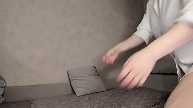 Snapshot of leonabunny chatting on 12-24-24, 06:06 leonabunny online show from 12-24-24, 06:06