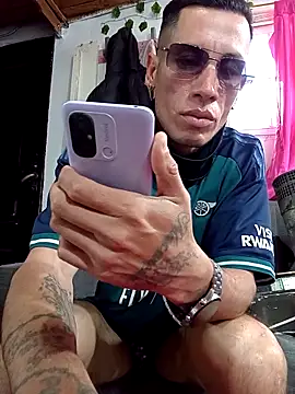 Snapshot of FlacoDani chatting on 10-07-25, 05:10 FlacoDani online show from 10-07-25, 05:10