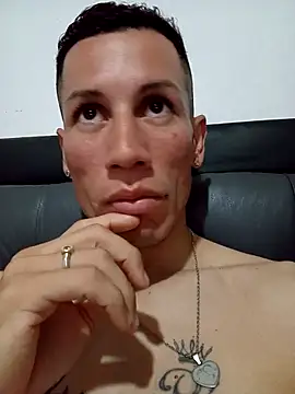 Snapshot of FlacoDani chatting on 10-24-25, 03:19 FlacoDani online show from 10-24-25, 03:19