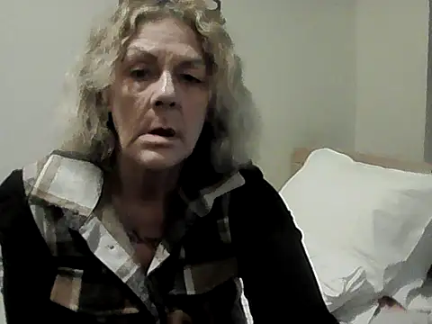 housewife shantie online show from 03-16-26, 02:43