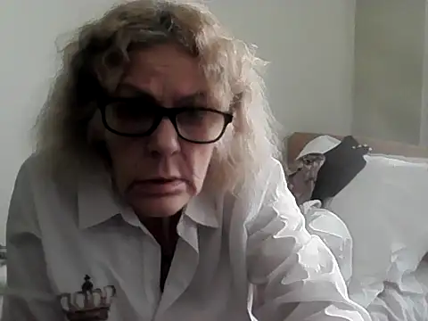 housewife shantie online show from 03-18-26, 01:14