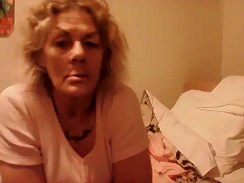 housewife shantie online show from 04-08-26, 02:11