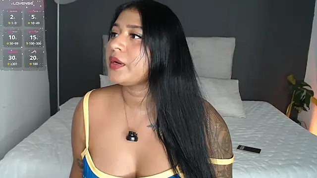 Snapshot of alinakiss chatting on 06-26-26, 08:52 alinakiss online show from 06-26-26, 08:52