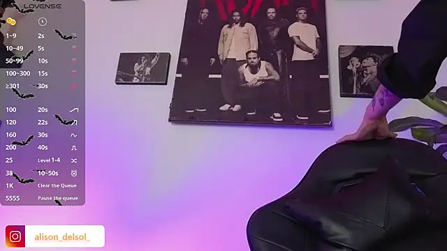 Alisson Wynter online show from 12-18-25, 03:23