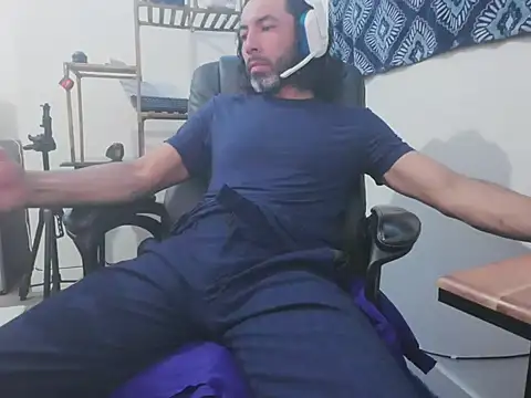 Aleja-DogMale online show from 04-29-26, 07:42