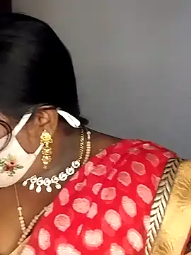 Snapshot of Sexy_Radhikaa chatting on 03-18-25, 04:15 Sexy Radhikaa online show from 03-18-25, 04:15