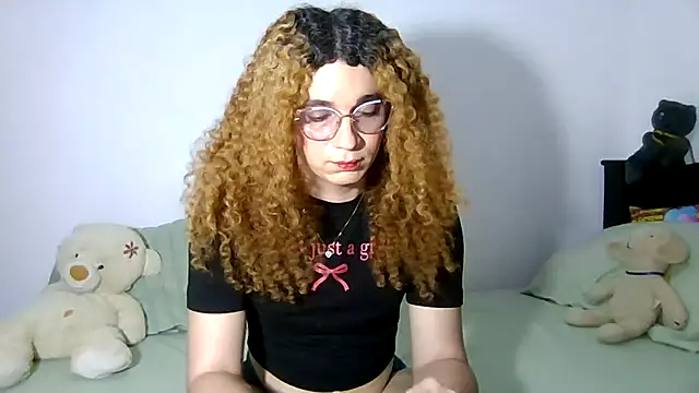 Snapshot of CELESSTESeductora chatting on 06-14-26, 04:42 CELESSTESeductora online show from 06-14-26, 04:42