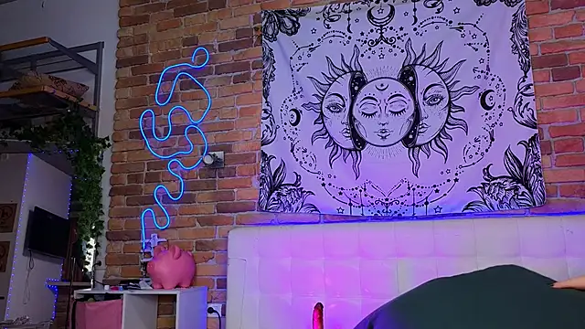 LinaQik online show from 02-17-25, 08:04