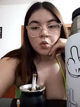 Snapshot of fresitaju chatting on 11-14-25, 11:02 fresitaju online show from 11-14-25, 11:02