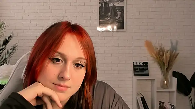 Snapshot of EdlaHatter chatting on 12-05-24, 07:16 EdlaHatter online show from 12-05-24, 07:16