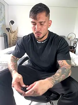 DimitriSullivan  online show from 01-12-26, 06:46