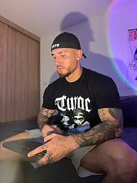 Snapshot of DimitriSullivan_ chatting on 05-18-26, 01:45 DimitriSullivan online show from 05-18-26, 01:45