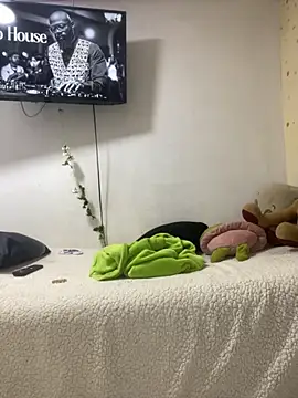 Leyna Kenet online show from 10-24-25, 02:46