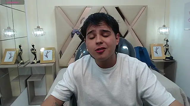 Snapshot of AndrewPherson chatting on 01-25-25, 12:58 AndrewPherson online show from 01-25-25, 12:58