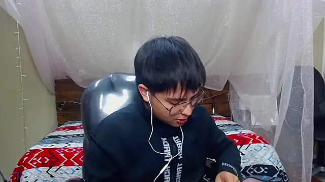 Snapshot of AndrewPherson chatting on 02-07-25, 12:28 AndrewPherson online show from 02-07-25, 12:28