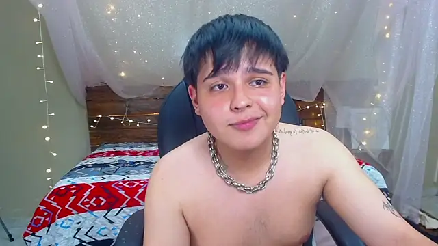 Snapshot of AndrewPherson chatting on 02-08-25, 06:33 AndrewPherson online show from 02-08-25, 06:33