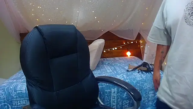 Snapshot of AndrewPherson chatting on 02-11-25, 12:16 AndrewPherson online show from 02-11-25, 12:16