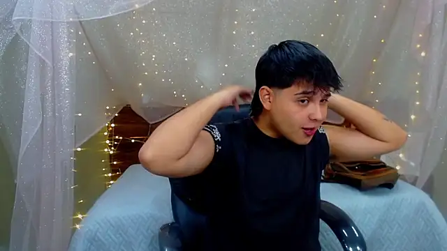 Snapshot of AndrewPherson chatting on 03-08-25, 12:30 AndrewPherson online show from 03-08-25, 12:30