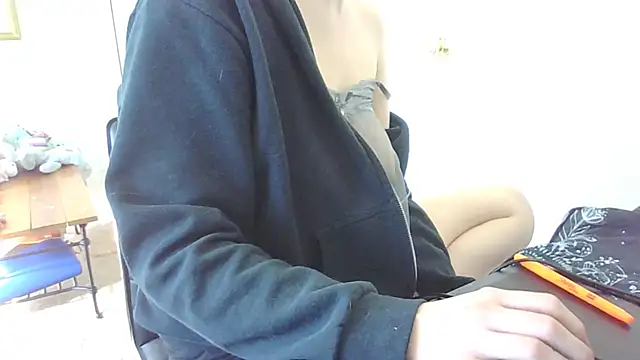 Snapshot of livcutebaby chatting on 12-19-24, 07:07 livcutebaby online show from 12-19-24, 07:07