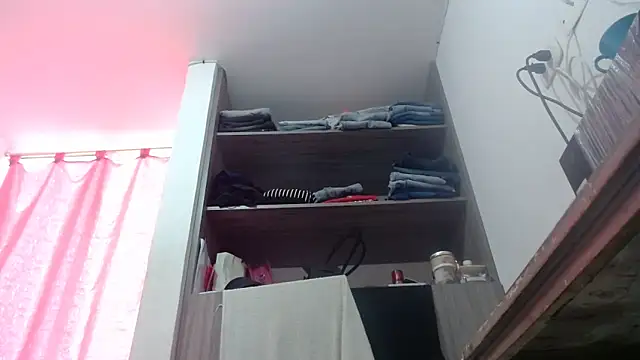 nicolle milf1978 online show from 03-10-26, 12:10