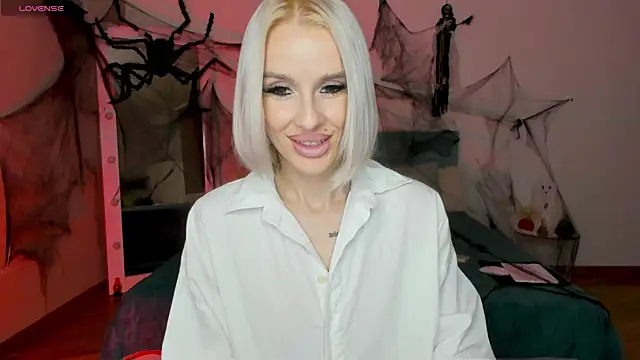 Lana kitty   online show from 10-26-25, 11:20