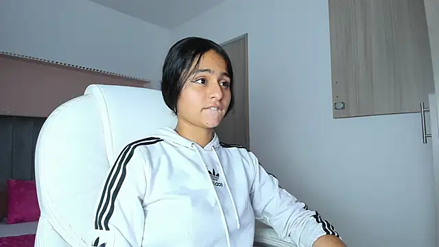 Giselle Roldan online show from 09-13-25, 04:01