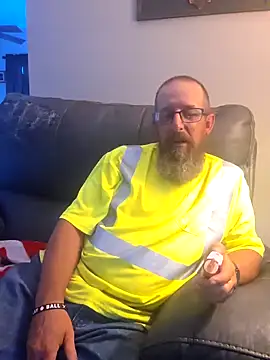 Snapshot of Huskers2020 chatting on 09-08-25, 11:15 Huskers2020 online show from 09-08-25, 11:15