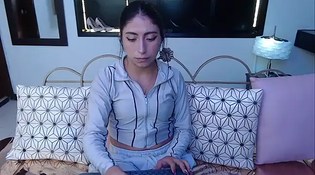 Angela Diaz  online show from 01-04-25, 03:28