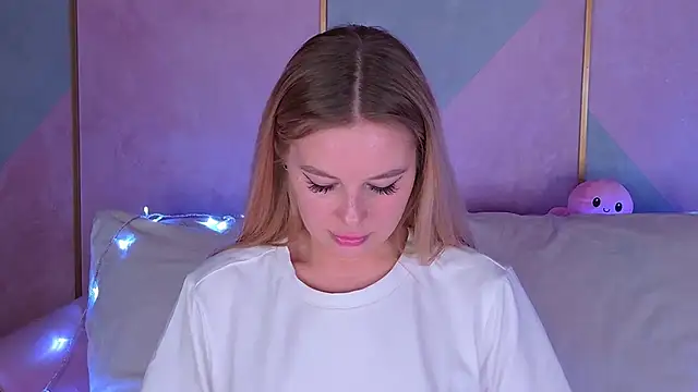 BeatriceEsmont online show from 01-03-25, 04:22