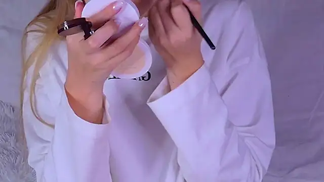 BeatriceEsmont online show from 10-26-25, 07:20