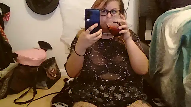 HoneyBear19 online show from 10-17-25, 06:10