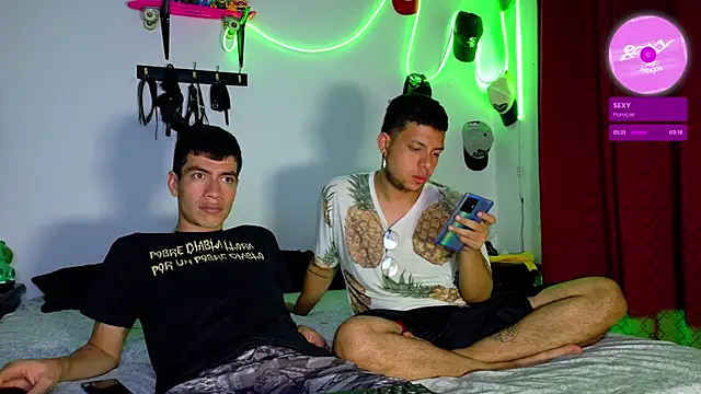 Snapshot of Nymphobuddies chatting on 12-23-24, 06:05 Nymphobuddies online show from 12-23-24, 06:05