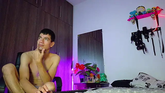 Snapshot of Nymphobuddies chatting on 01-24-25, 06:03 Nymphobuddies online show from 01-24-25, 06:03